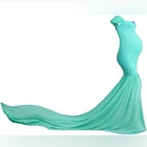 Mermaid Style Off-the-Shoulder Empire Waist Dress Massive Train